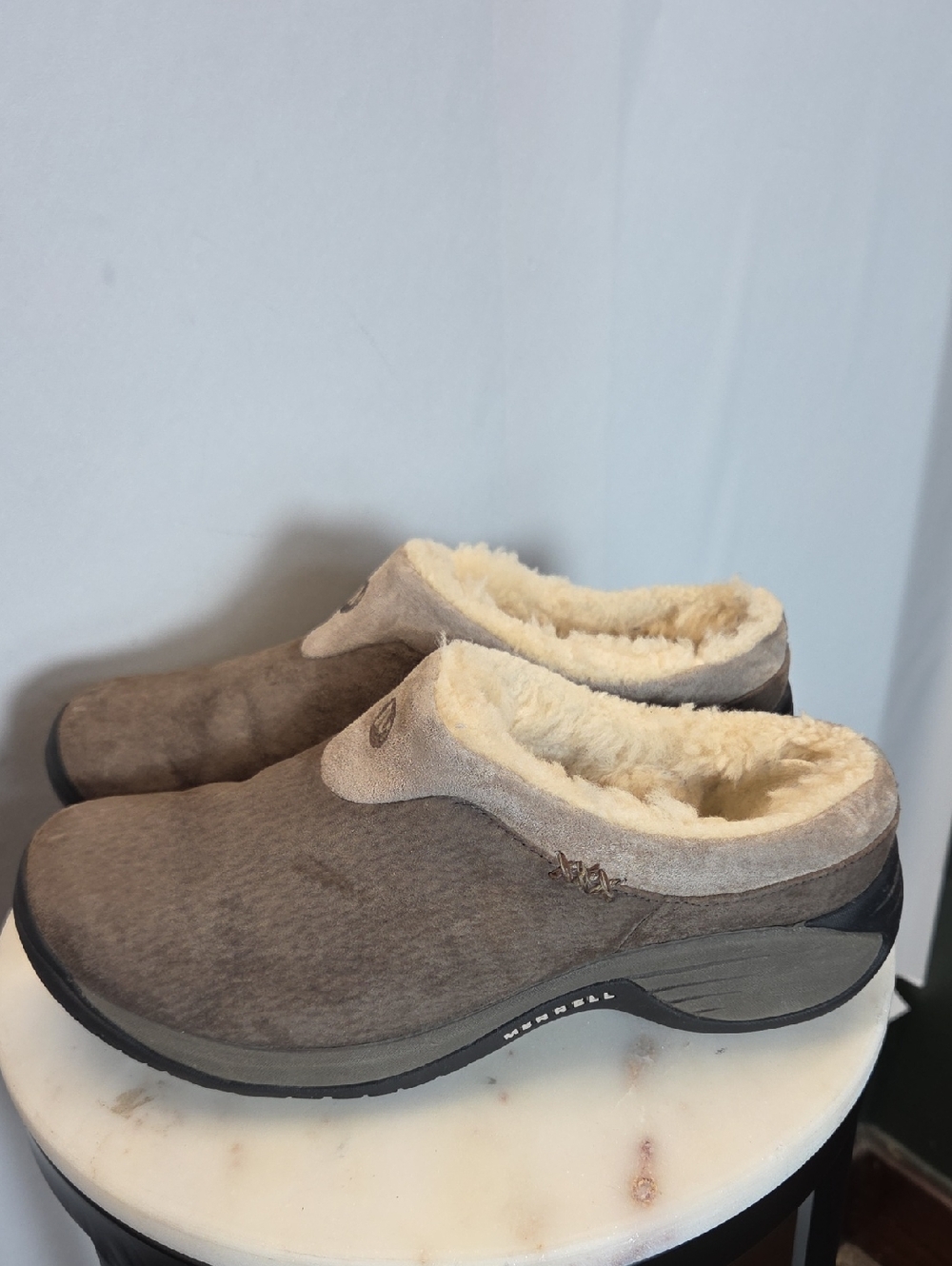 Merrell Taupe Suede Slip-On Clogs with Cream Fleece Lining Size 8